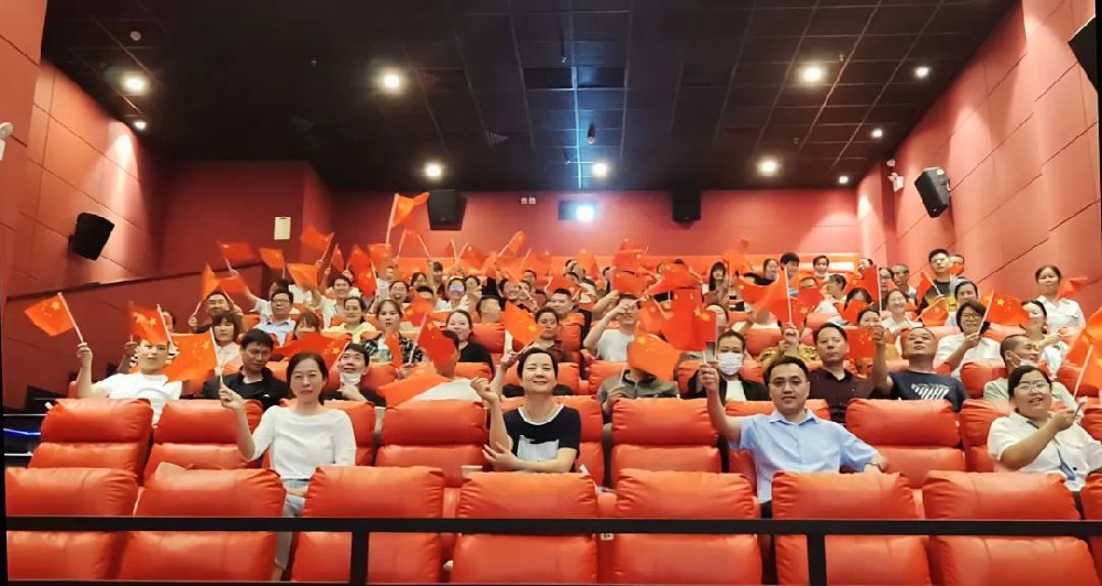 【喜迎国庆】河南兄弟材料公司组织开展《钢铁意志》观影活动